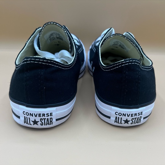 Converse low cut Chuck Taylor. Unisex style men’s size 9 or women’s size 11 - Picture 3 of 5